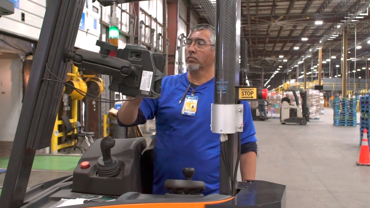 Walmart will deploy robotic forklifts in its distribution centers | TechCrunch